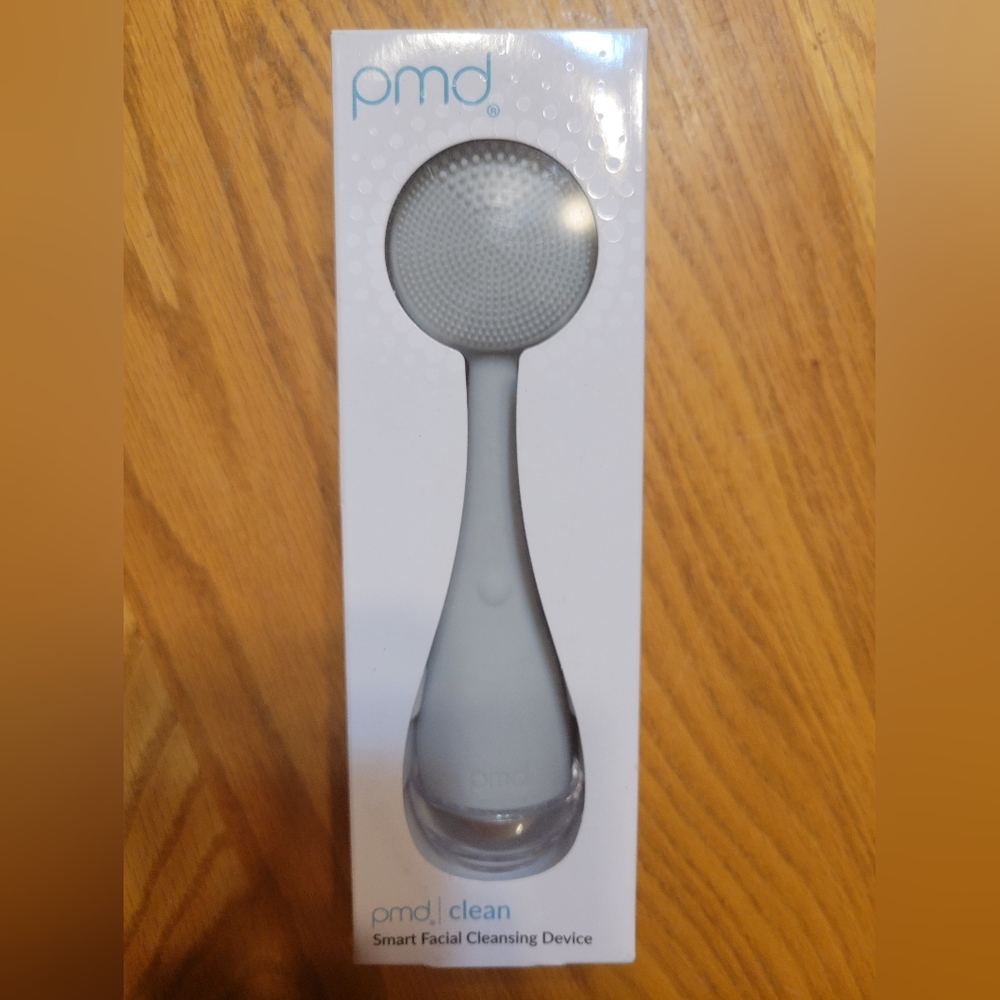 Gray Facial Cleansing Brush